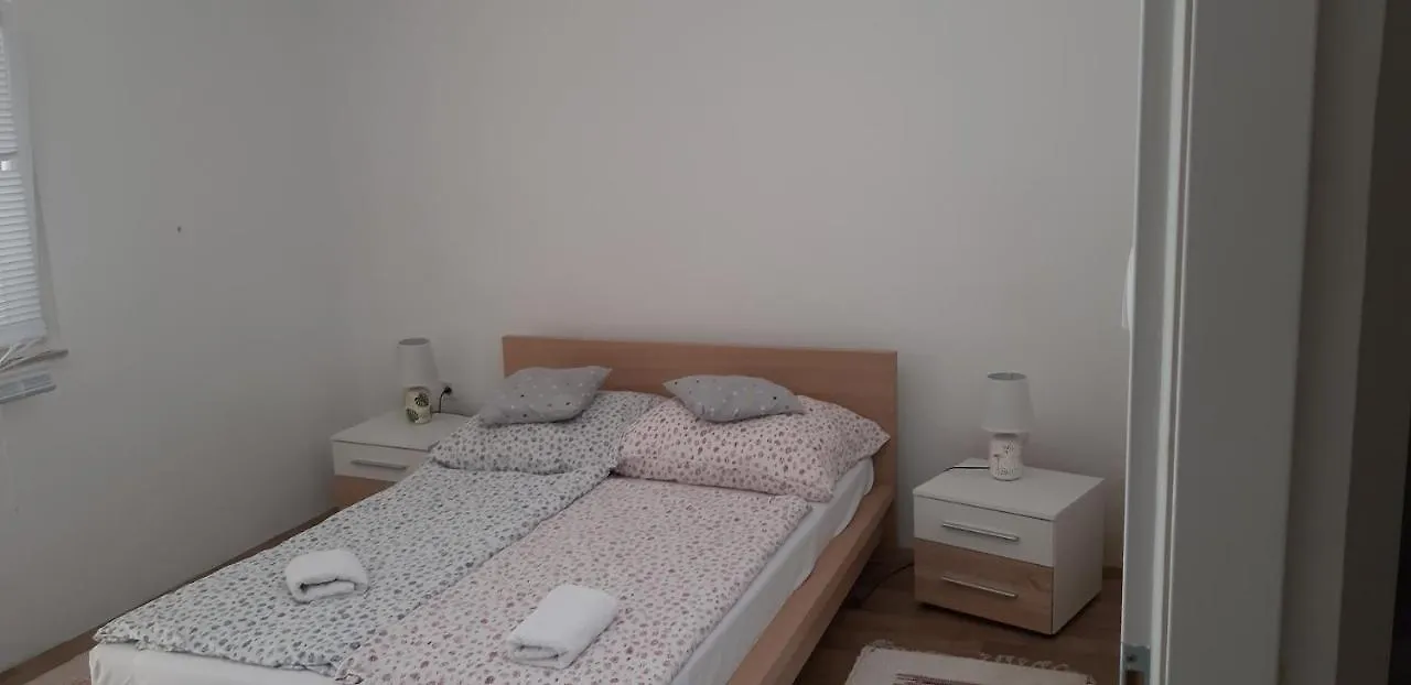 Apartment Toby 고르니 카린