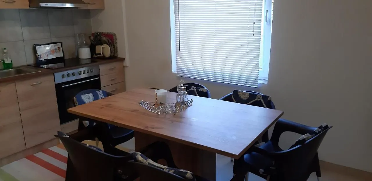 Apartment Toby 고르니 카린
