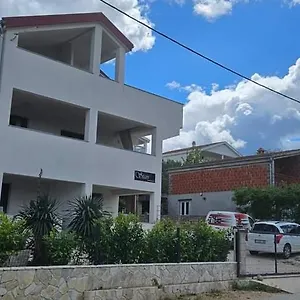 Apartament Stars, Gornji Karin