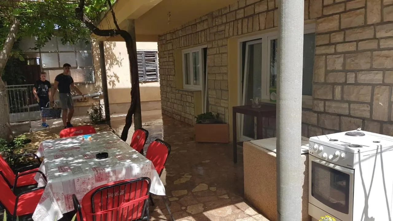 Apartment Toby Gornji Karin Croatia